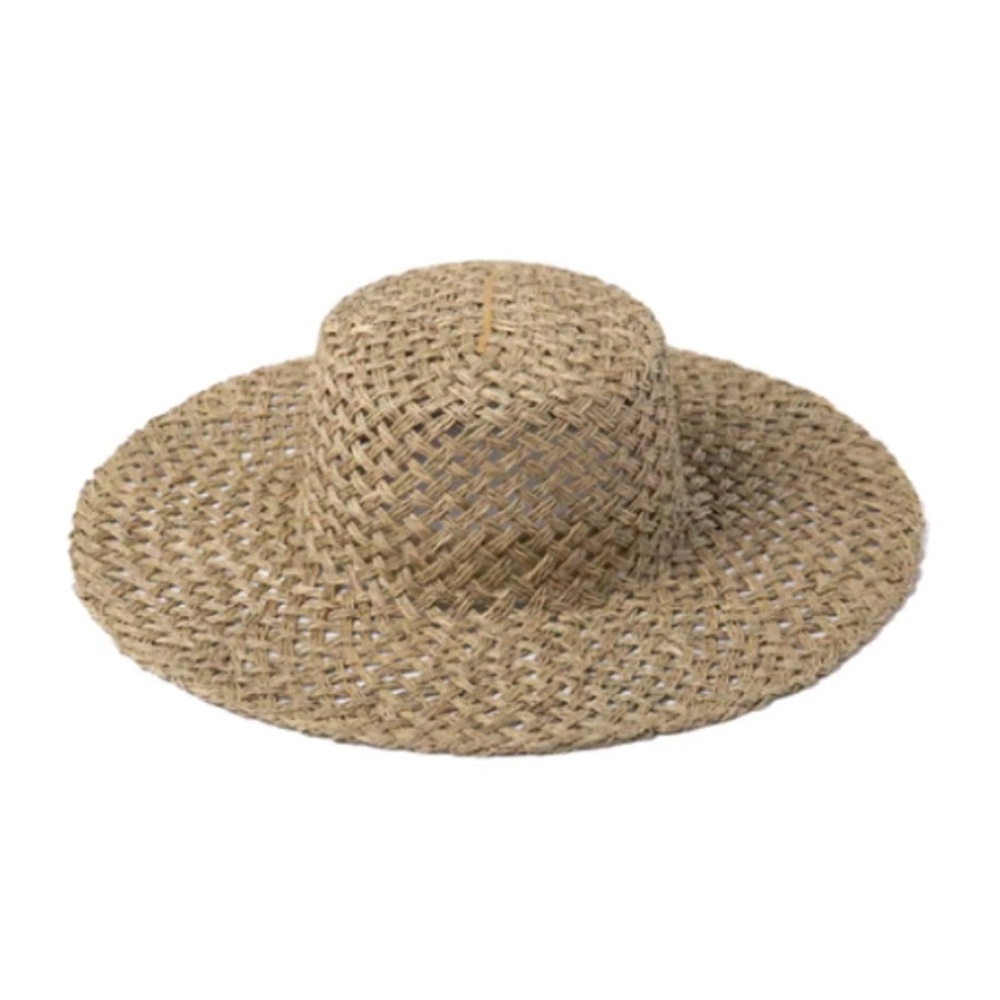 Lack of color straw hat